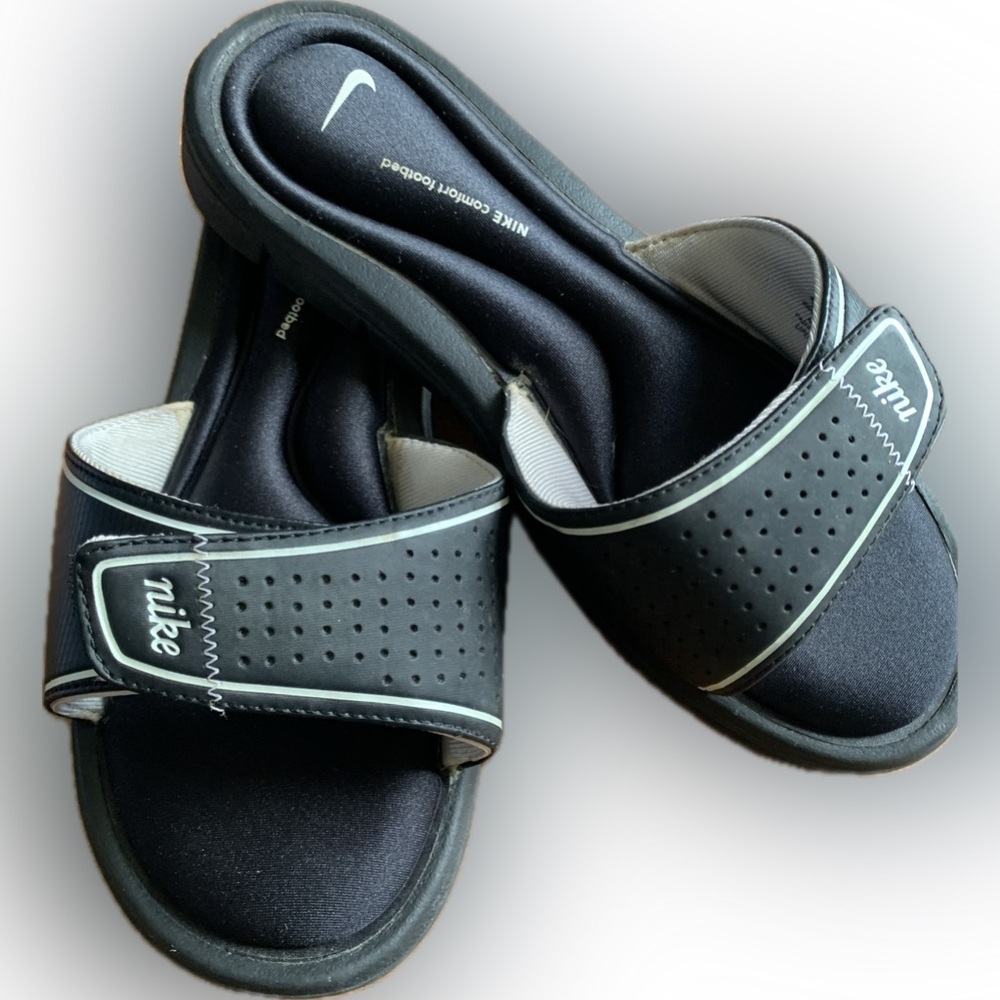 COPY - NIKE cushioned & adjustable black slides, 8